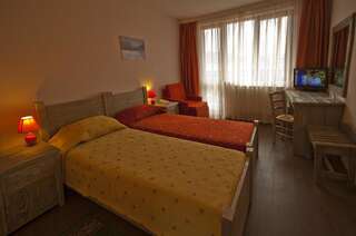 Отель SPA Hotel Elbrus Велинград Двухместный номер с 1 кроватью или 2 отдельными кроватями и балконом - С бесплатным доступом в спа-центр-7